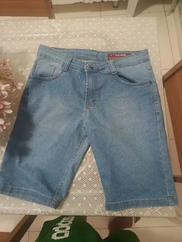 Vendo bermuda usada tamanho 40 não dá mais em mim