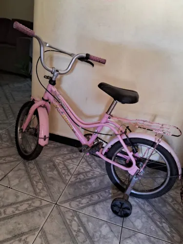Vende-se esta bicicleta infantil?