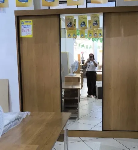 Guarda roupa de casal com porta de espelho Dacar na pronta entrega na cor cinamomo