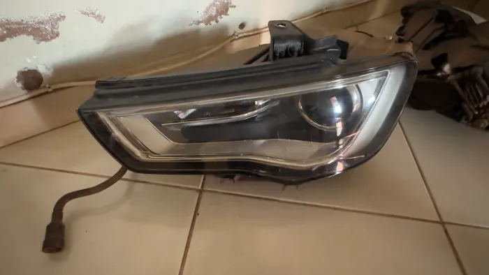 Vendo farol Audi A3 2016 original 