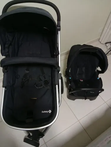 Carrinho de bebê+ bebê conforto+ base suporte do bebê conforto, vira Moisés, semi novo.