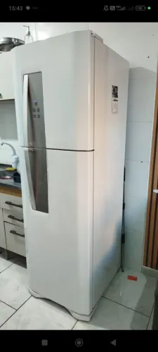 Estante com painel R$400.00 geladeira R$1500.00 sofá R$450.00 cozinha R$450.00 balcão 200.