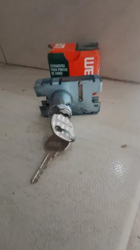 Vendo fechadura para porta de vidro de barbada 