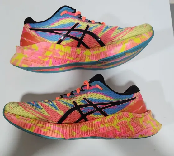 Tênis Asics Novablast 3 - Tamanho 41 - Original - Colorway - Original