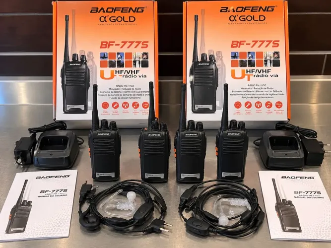 Kit 4 Rádios Comunicadores Baofeng BF-777S + Fones e Carregadores