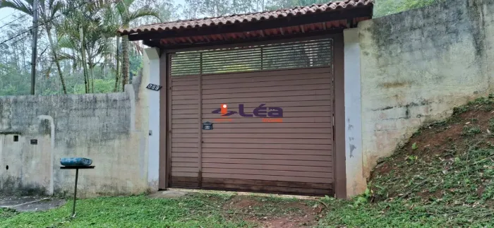 Chácara à venda em Ribeirão Pires-SP, bairro Quarta Divisão, 2 quartos, sala, banheiro e 4