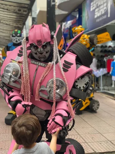 Vendo Bumblebee Rosa para animação de evento 