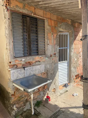 VENDO CASA COM LOTE AMPLO