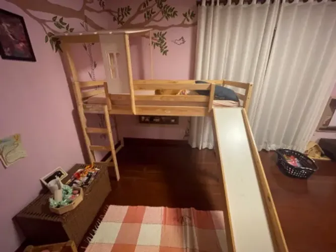 Cama com escorregador