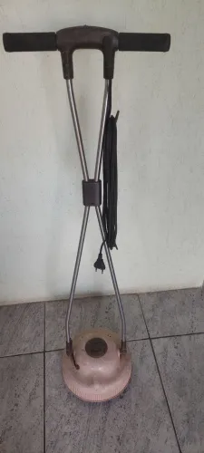 Enceradeira Arno antiga funcionando uso enfeite decoração cenário antiguidade antigo 