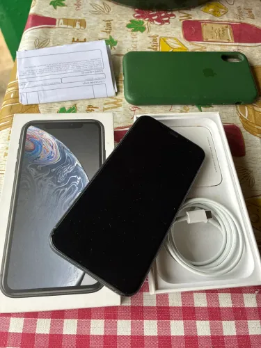 iPhone XR 128gb usado com caixa carregador e capa