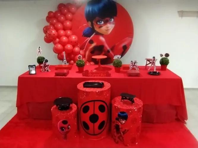 Capas para decoração de festa tema Ladybug