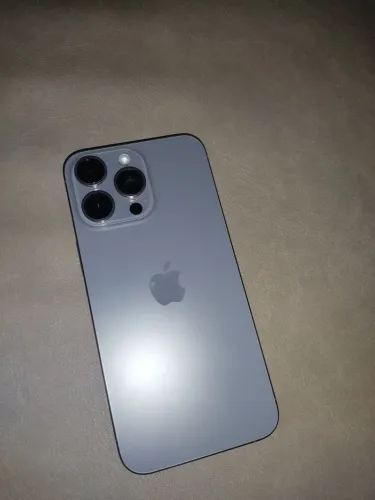 Vendo um celular Hiphone 15 pró Max
