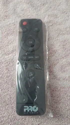 Vários tipos de controles novos para tv e tvs box