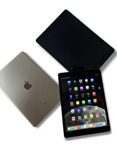 iPad 9a Geração 64gb Wi-fi + Teclado, Mouse, Capinhas E Caix (Usado)