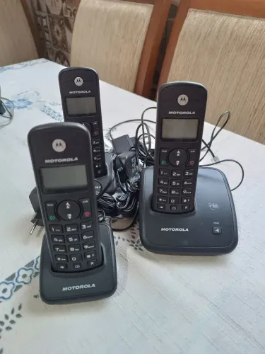 TELEFONE SEM FIO COM BASES DE REPETIÇÃO