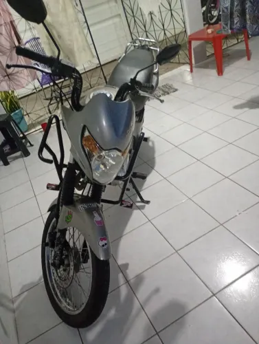 Vendo moto Titan mix es 2010