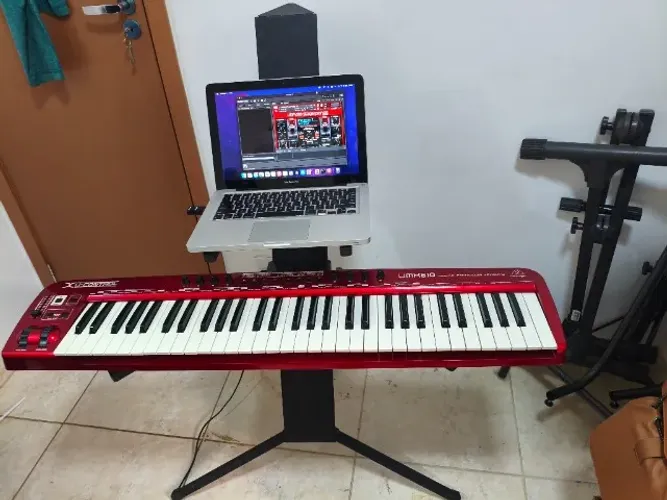 Kit Teclado Controlador + Macbook Pro + Suporte Stay + Interface de Audio e Wireless MIDI
