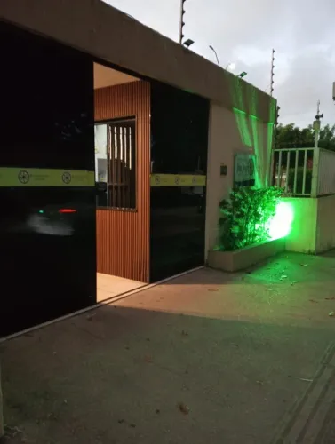 Alugo apartamento no Antares com 2/4 sendo 1 suíte