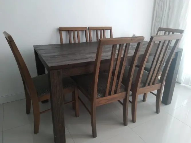 Conjunto de Mesa com 6 Cadeiras