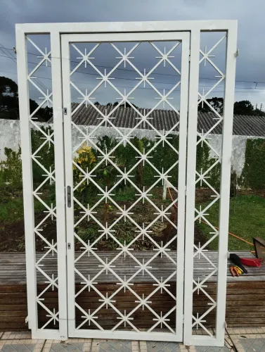 Grade de aço com portão