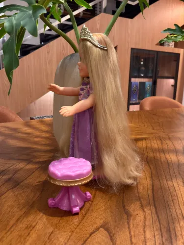 Boneca Rapunzel Toddler Doll. Cabelo longos e loiro 