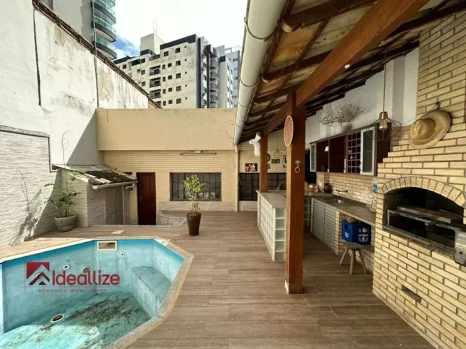 Oportunidade do ano ! Casa a venda a Poucos metros da Praia das Castanheiras.