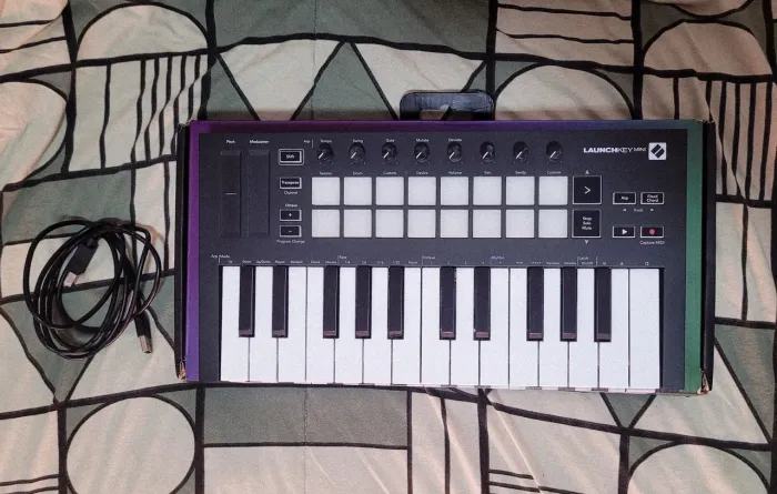 Controlador MIDI Novation Launchkey Mini MK3 - Ableton
