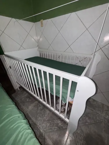 BERÇO AMERICANO E TROCADOR.