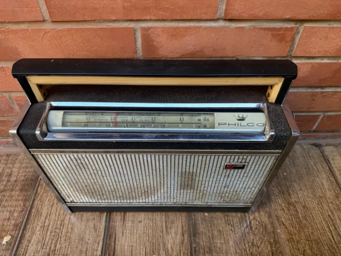 Rádio Philco antigo