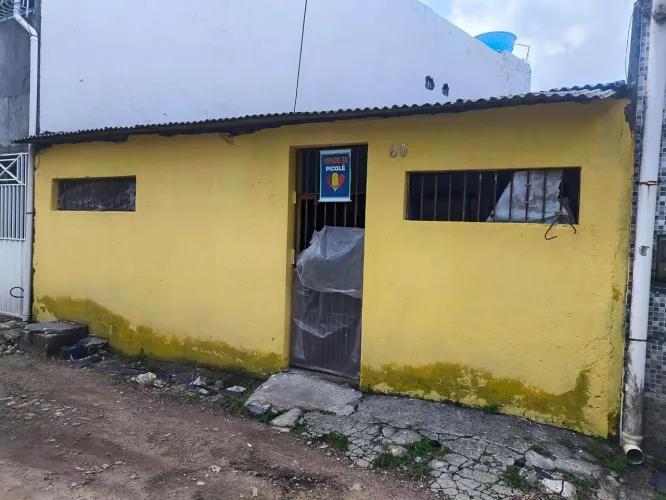Vende-se casa situada no bairro da COHAB Recife PE 