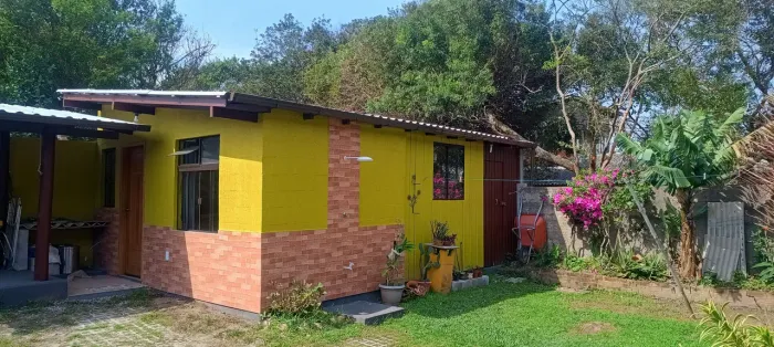 Venha aproveitar um final de semana ou mais aqui na praia da Armação do Pantano do Sul.