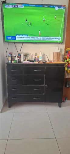 Duas Cômodas iguais bem novas pouco usadas com chave na porta