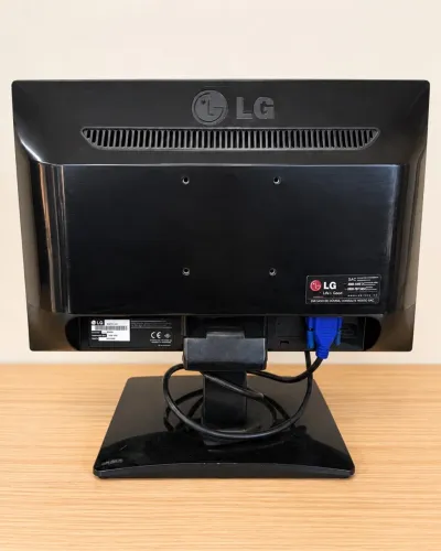 Monitor LG Flatron E1641 15,6 polegadas - Entrada VGA