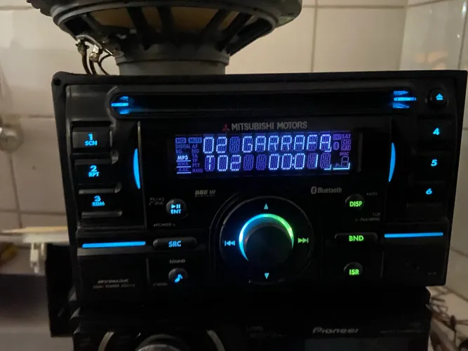 Rádio original Mitsubishi com Bluetooth