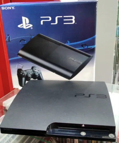 Playstation 3 com varios jogos instalados.
