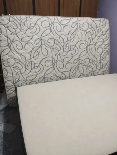 Base de cana de casal com colchão e cabeceira