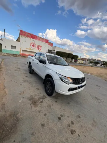 Mitsubishi L200 Triton Sport GLX 2.4 CD Diesel Mec. 2019