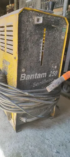 Máquina de solda profissional Esab 250 tensão 220v 100% funcionando 