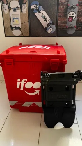 Bau + suporte para moto