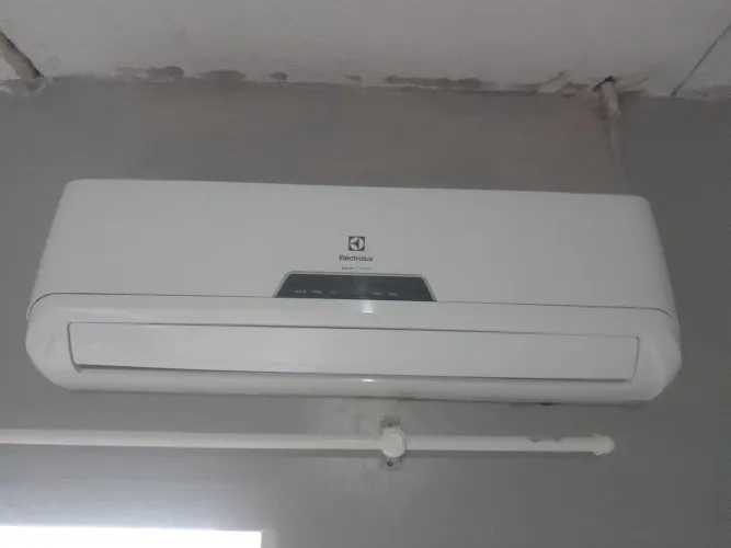 Split de ar Electrolux 12.000 mil BTUs semi nova.. toda ok