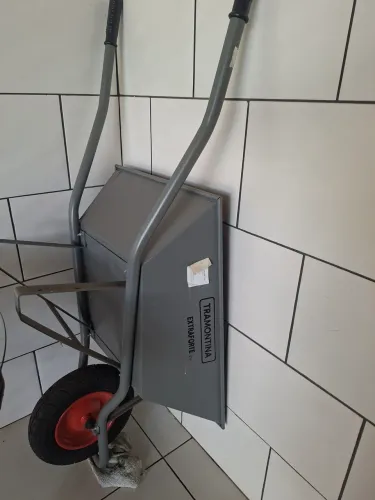 Carrinho de mao tramontina super forte