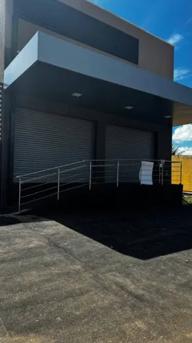 ALUGUEL FACILITADO - SALA COMERCIAL DE 300 m² NA AVENIDA PRINCIPAL DE INHUMAS - GOIÁS
