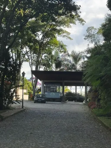 Lote em condomínio fechado de casas