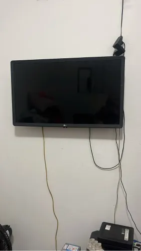 Vende televisão 32 polegadas perfeita condições só vou vender por que preciso do dinheiro