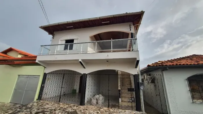 Aluga-se Casa com 3 dormitórios (1 Suite), próximo da praça Estrela em Castanhal