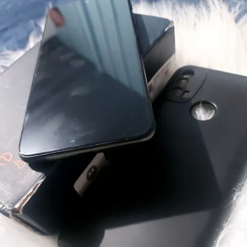 Celular motoE40