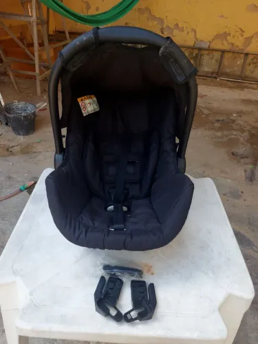 Vendo Carrinho de passeio + bebê conforto 