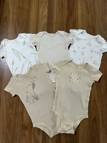 Kit 5 bodys Carter?s, tamanho 6-9 meses