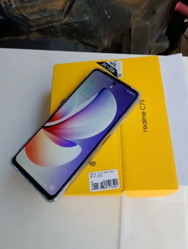 Celular novo na caixa.